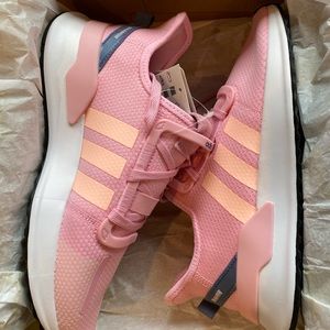 BRAND NEW- path run shoes!